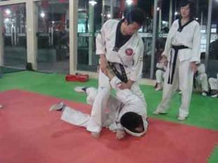 兰州飞雪跆拳道馆 办年卡即送道服，开启专业武道之旅